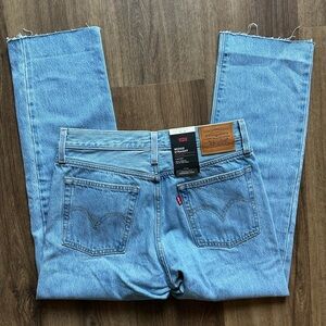 Levi’s wedgie straight NWT size 28